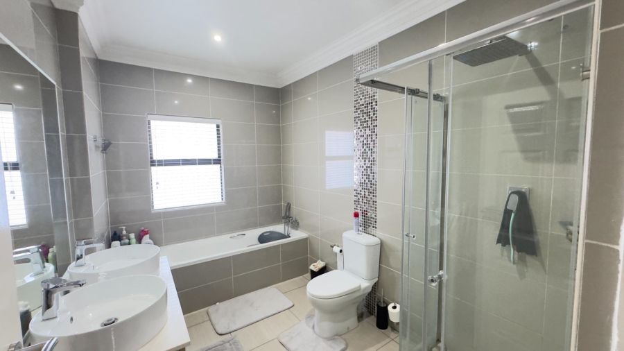 4 Bedroom Property for Sale in Wild Olive Estate Free State